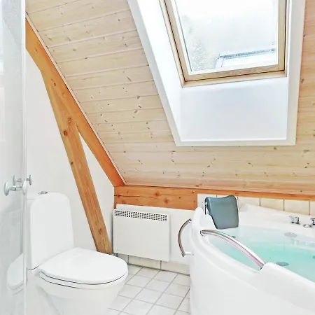 Two-bedroom Holiday In 7